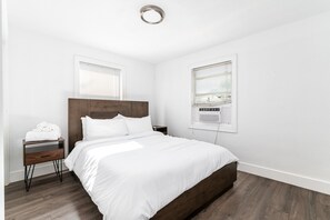 1 habitación, escritorio, tabla de planchar con plancha y wifi gratis 