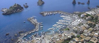 Steps of the Medlar Tree Acitrezza