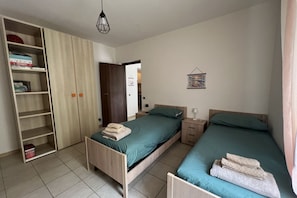 2 bedrooms, iron/ironing board, WiFi, bed sheets - holiday home a few steps from the sea (Marina di Fuscaldo)