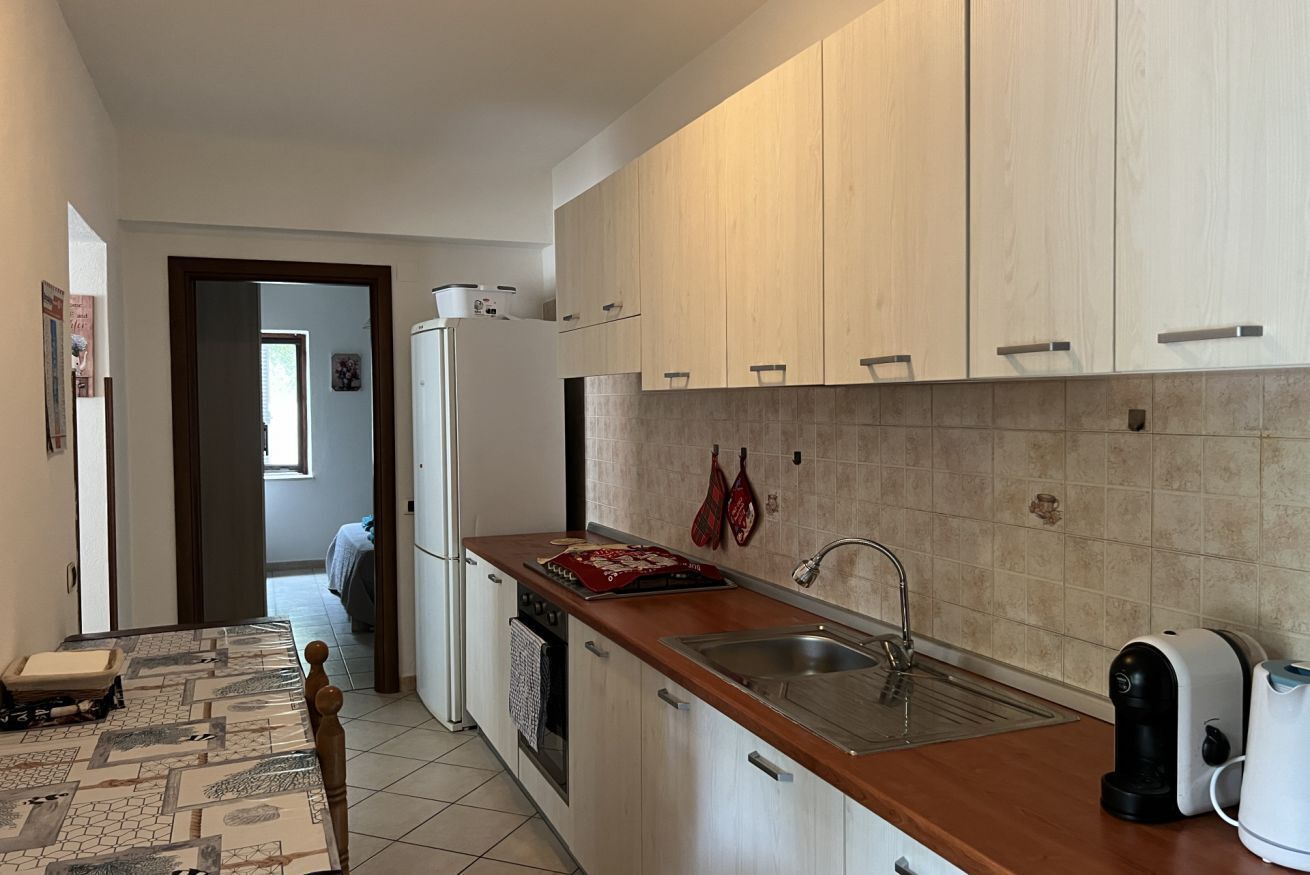 Réfrigérateur, four, plaque de cuisson, cafetière/bouilloire