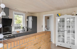 Geladeira, micro-ondas, cooktop, lava-louças