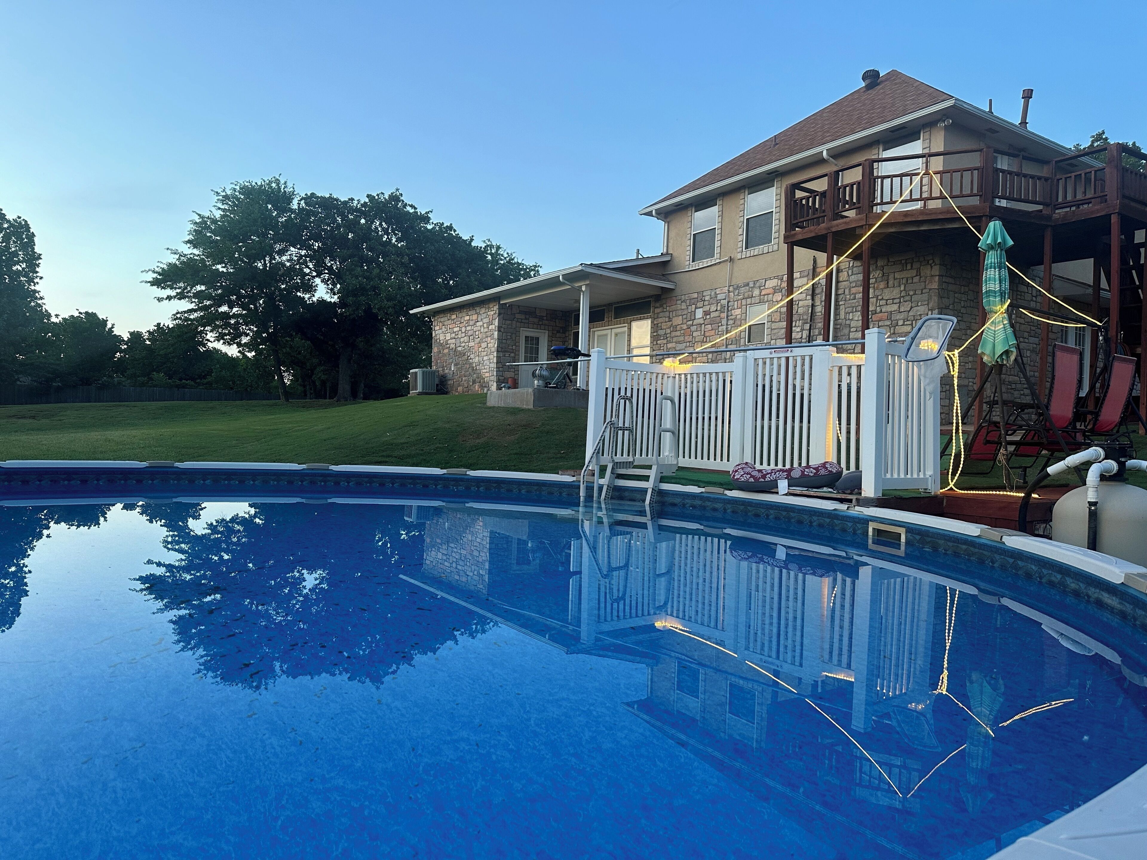 Spacious 5-bedroom house with swimming pool and AC, WiFi in beautiful Guthrie.