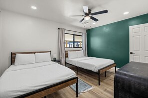 4 bedrooms, travel crib, WiFi, bed sheets - Scottsdale Getaway / Pool, Games & Outdoor Fun (Scottsdale)