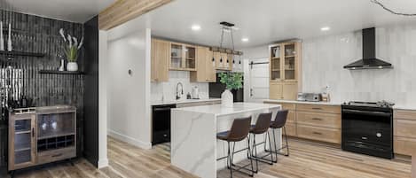 Mikrowelle, Ofen, Herdplatte, Geschirrspüler