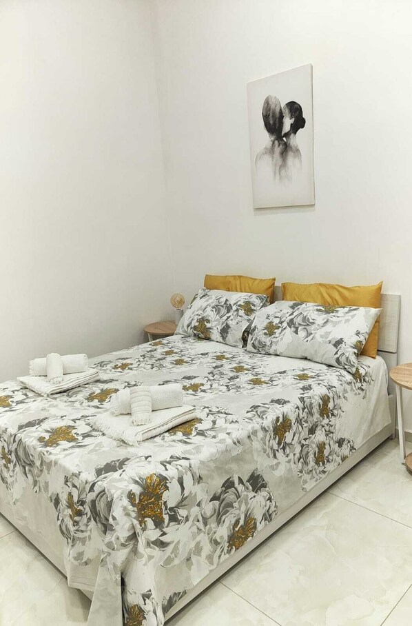 1 bedroom, free WiFi, bed sheets - Relax and comfort in the center of Naples (Napoli)