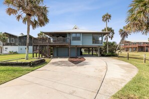 Exterior - Pet friendly house across from the ocean, 30 day minimum stay (Fernandina Beach)