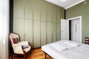 2 室のベッドルーム、アイロン / アイロン台、WiFi (無料)、ベッドシーツ