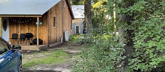Charming 2-bedroom cottage in amazing Morristown with AC, WiFi