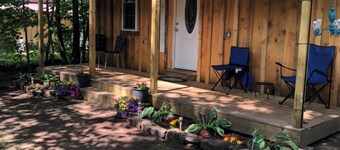 Charming 2-bedroom cottage in amazing Morristown with AC, WiFi