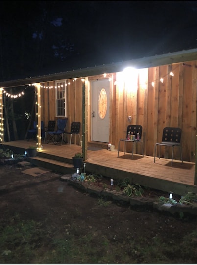 Charming 2-bedroom cottage in amazing Morristown with AC, WiFi