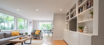 Sanctuary with private deck, close to Cafes, Pet Friendly. 1 min to Birkenhead Village