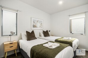 2 bedrooms, iron/ironing board, free WiFi, bed sheets - Executive Townhouse Auckland by Furnished Rentals (Auckland)