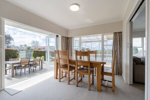 Dining - Charming One Tree Hill House by Furnished Rentals (Auckland)