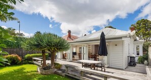 Outdoor dining - Magnificent Villa Getaway|by Furnished Rentals (Auckland)