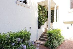 Property grounds - Spacious Mt Eden Apartment|by Furnished Rentals (Auckland)