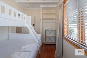 2 Schlafzimmer, Schreibtisch, Bügeleisen/Bügelbrett, kostenloses WLAN