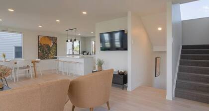 Gorgeous Orakei Home by Furnished Rentals