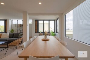 Dining - Gorgeous Orakei Home by Furnished Rentals (Auckland)