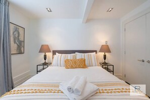 1 bedroom, iron/ironing board, free WiFi, bed sheets - Delightful Freemans Bay Home|by Furnished Rentals (Auckland)