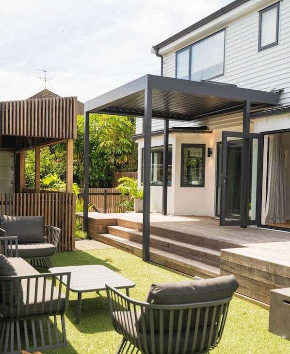 Terrace/patio - Lux Living St Heliers|by Furnished Rentals (Auckland)