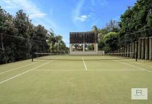 Sports court - Chic Parnell Townhouse|by Furnished Rentals (Auckland)
