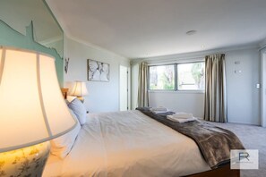 4 bedrooms, desk, iron/ironing board, travel crib