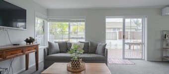 Cosy Bayswater House|by Furnished Rentals