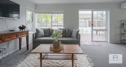 Cosy Bayswater House|by Furnished Rentals