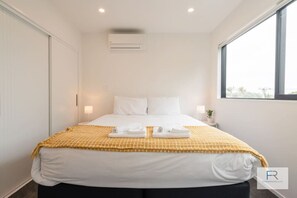 3 bedrooms, desk, iron/ironing board, free WiFi - Premier Epsom Townhouse|by Furnished Rentals (Auckland)