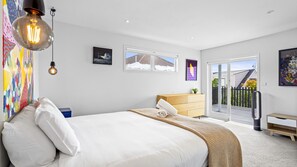 4 bedrooms, desk, iron/ironing board, free WiFi