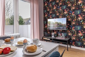 Unclassified image, 2 of 17, button