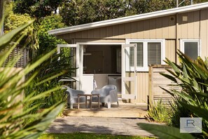 Terrace/patio - Cosy home in Rothesay Bay| by Furnished Rentals (Auckland)