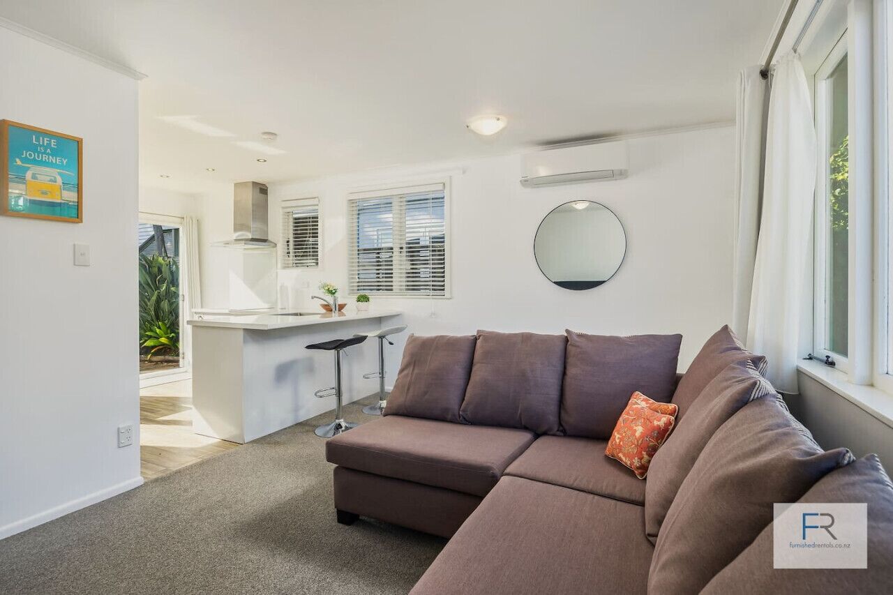 Cosy Home In Rothesay Bay| By Furnished Rentals - Auckland