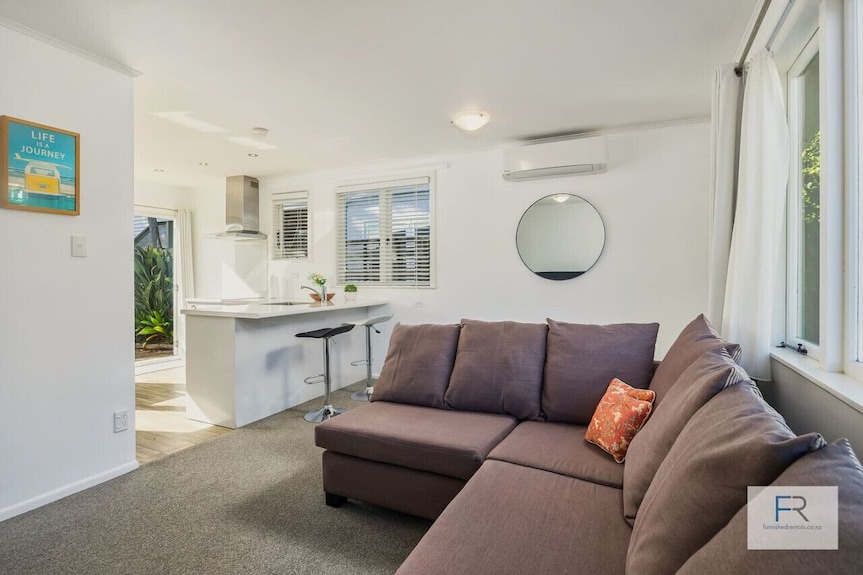 Cosy Home In Rothesay Bay| By Furnished Rentals - Auckland