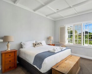 4 bedrooms, desk, iron/ironing board, free WiFi