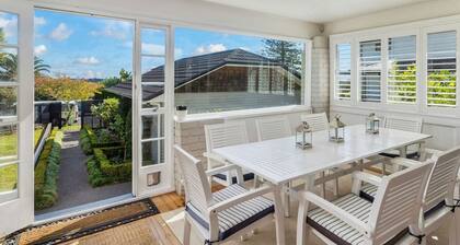 Stylish Villa with Pool and Garden, family friendly and free parking