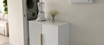 New townhouse , 2 bedrooms , free street parking .