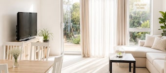 New townhouse , 2 bedrooms , free street parking .