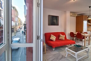 Living area - DescubreHome Sol Town Center, Private Terrace (Sevilla)