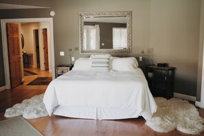 6 bedrooms, iron/ironing board, free WiFi, bed sheets