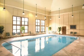 Piscine couverte, piscine extérieure