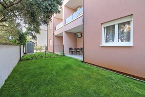 Outdoor dining - Apartment 2355/115856 (Istria - Peroj), 1250m from the beach (Peroj)