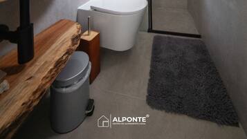 Basic House | Bathroom