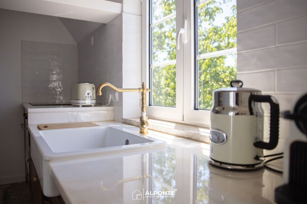 Basic House | Private kitchen | Full-size fridge, oven, stovetop, dishwasher