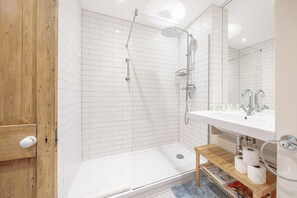 Hair dryer, towels - Cosy Flat in Chelsea (Greater London)