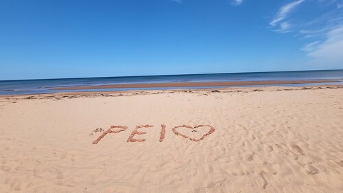 Lyons Cottages - Cottage #2, 2BR Walk to the Beaches of Stanhope National Park!