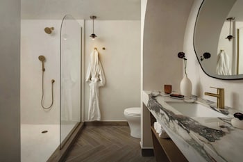 Shower, hair dryer, bathrobes, towels at UNFRAMED, Autograph Collection