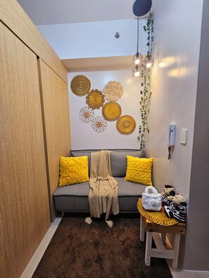 Smart TV - K3 Staycations T5-2551A (Quezon City)