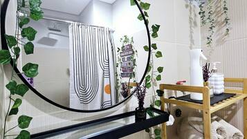 Shower, bidet, towels, soap