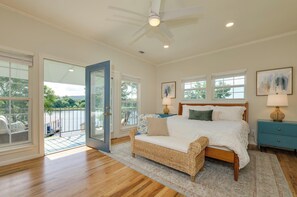 4 bedrooms, desk, iron/ironing board, travel cot